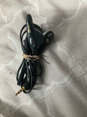 ⭐️ 10-4-$10- LG Black Earbud with Mic
